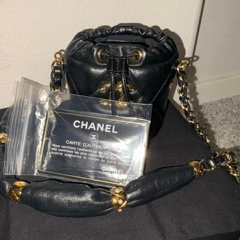 Authentic CHANEL Matelasse CC Logo Chain Mini Pouch Bag Black Lambskin Full Set - Picture 5 of 16